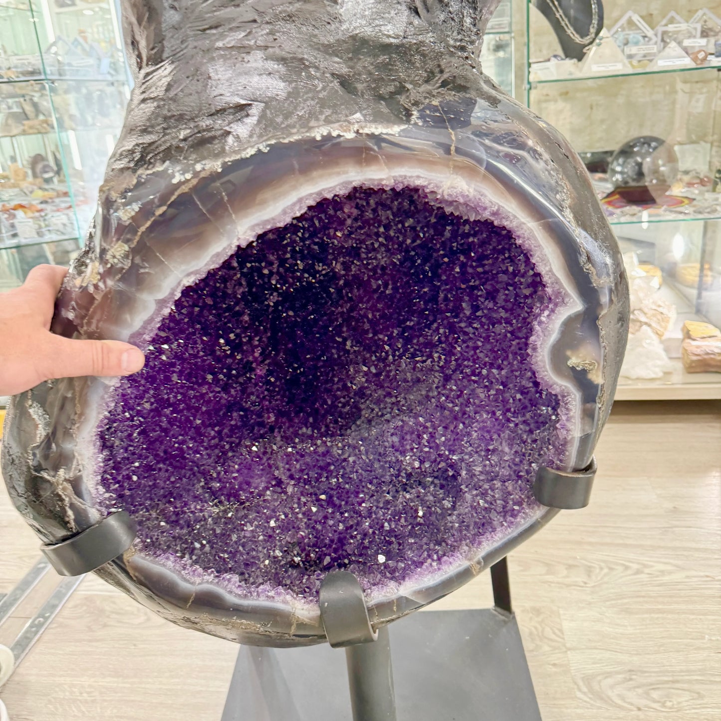 Geoda completa de amatista 164 kg. (Consultar precio) - MUNAY MINERALES MALLORCA