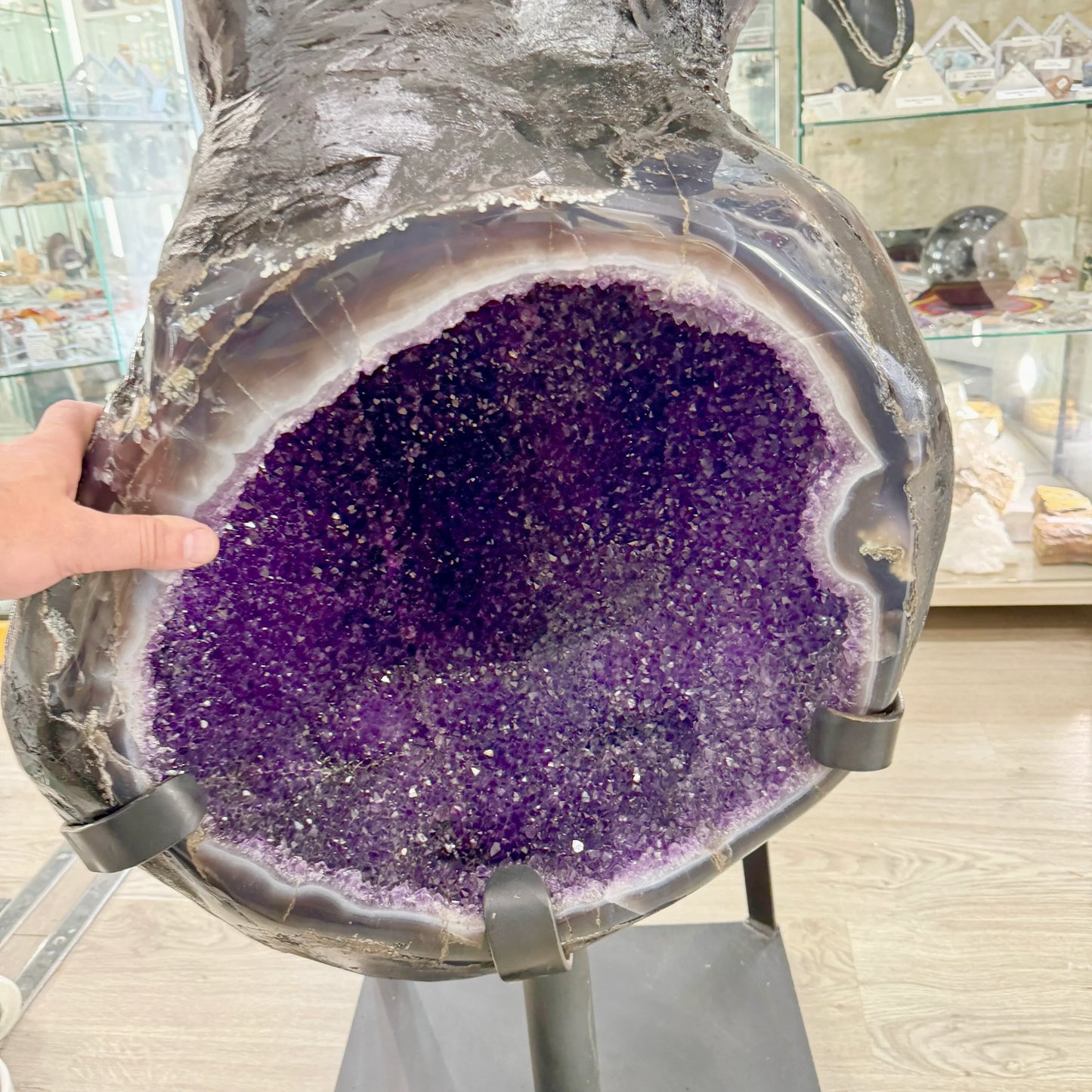 Geoda completa de amatista 164 kg. (Consultar precio) - MUNAY MINERALES MALLORCA