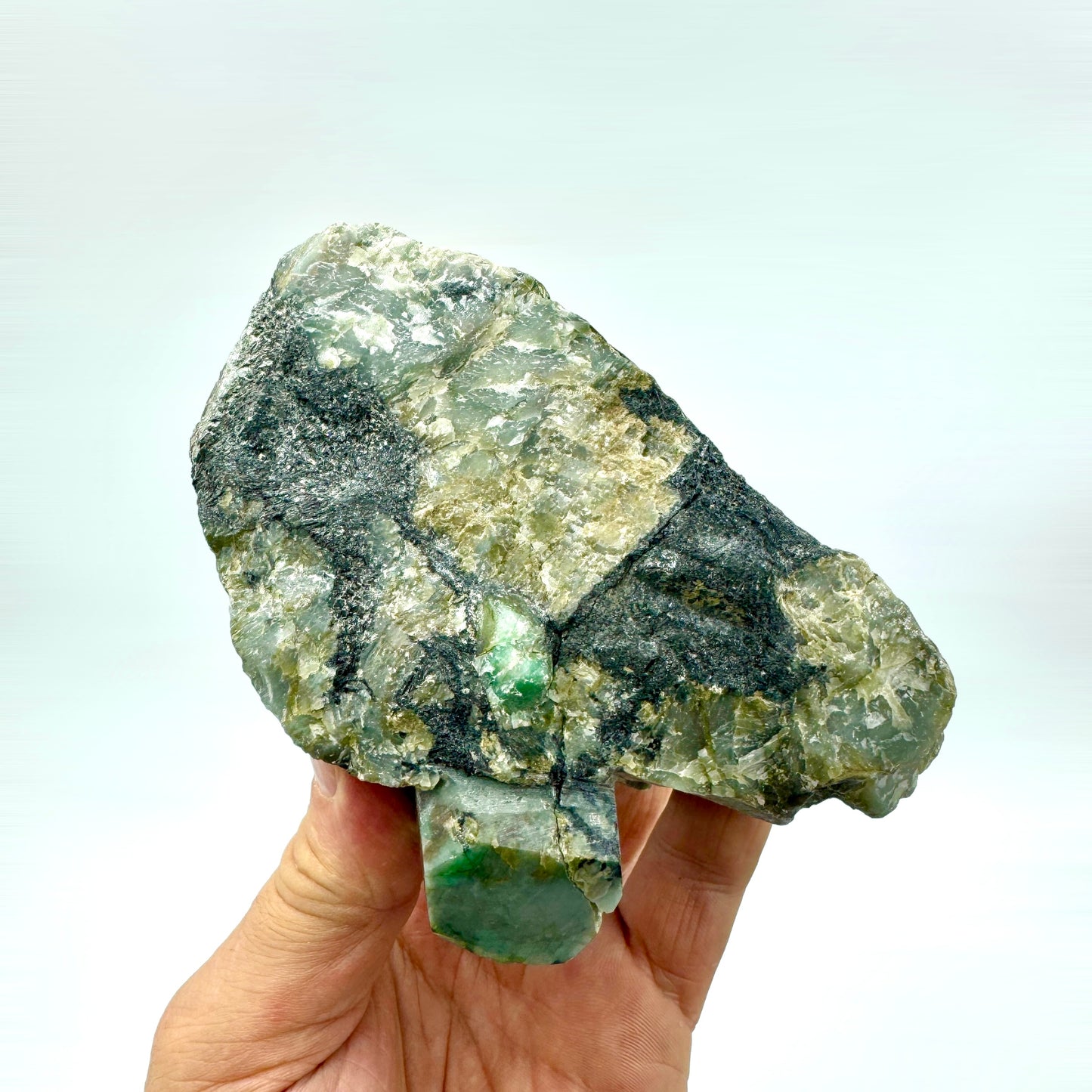Emerald group on matrix 869 gr.