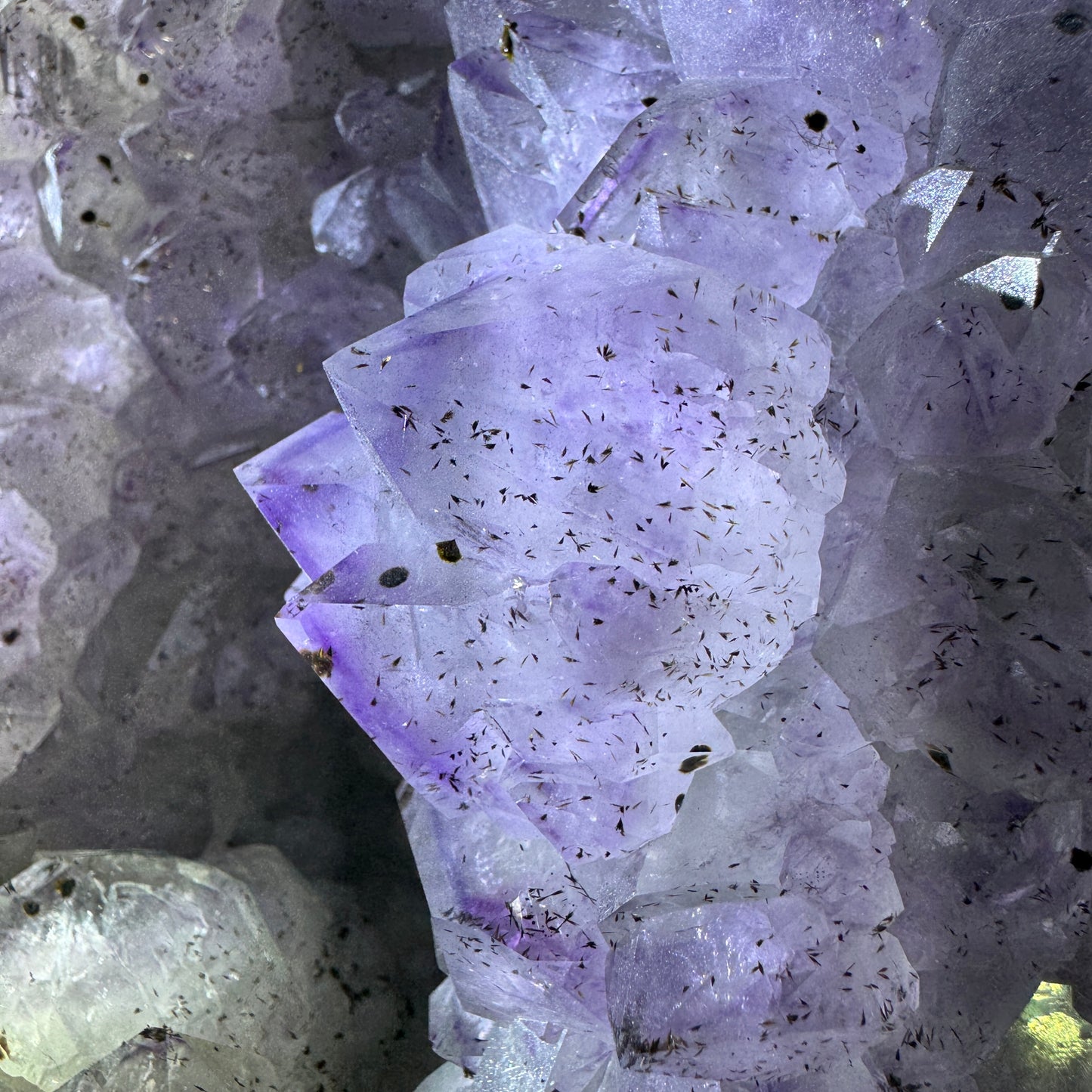 Amethyst druse, 29.5 kg. Munay Minerals, Mallorca