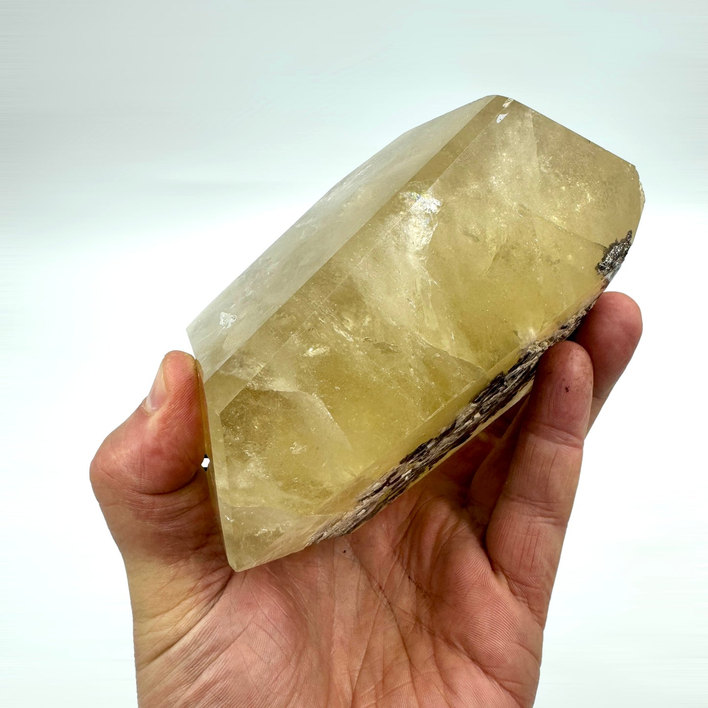 Isis master polished natural citrine 1.9 kg.