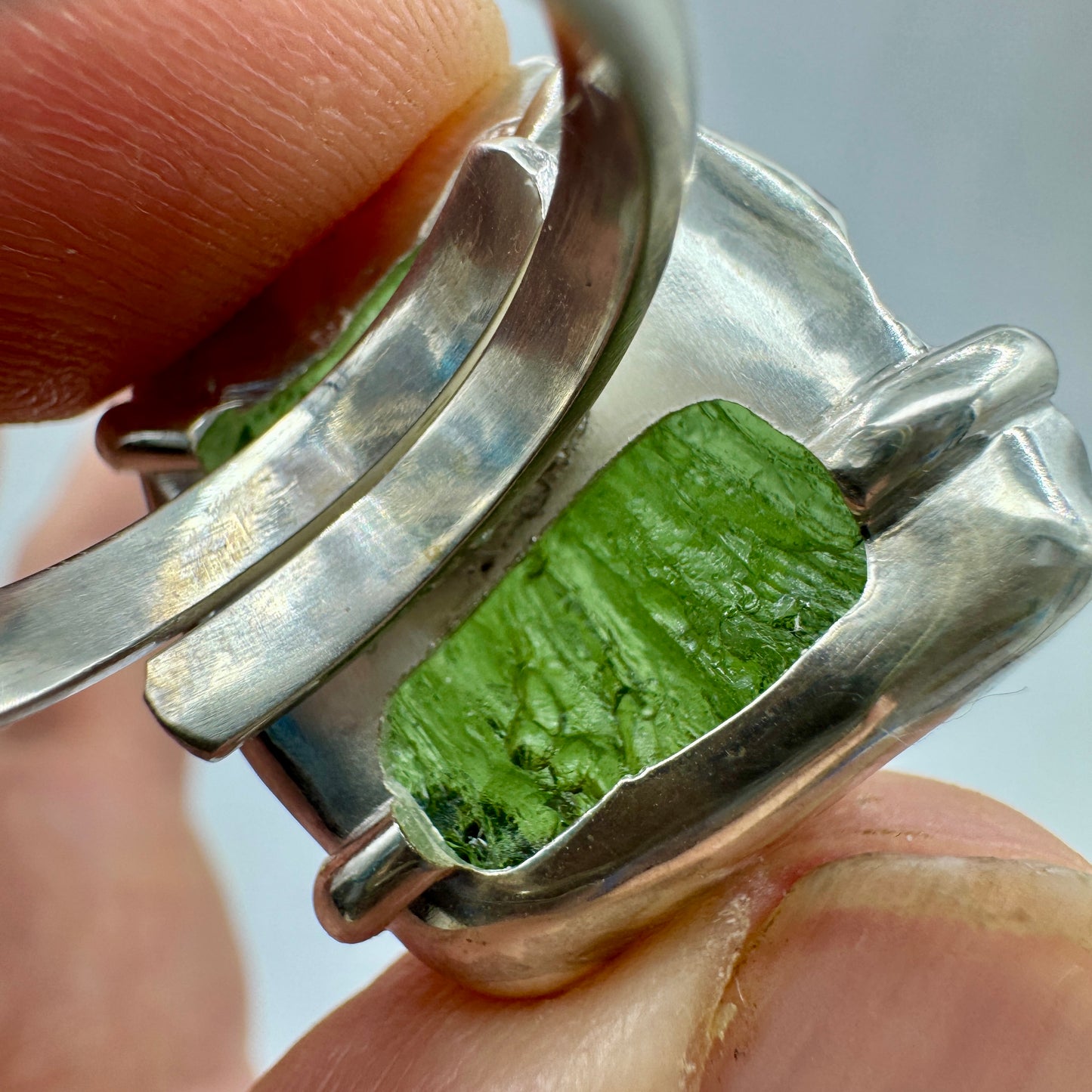 Moldavita tektita anillo plata de ley