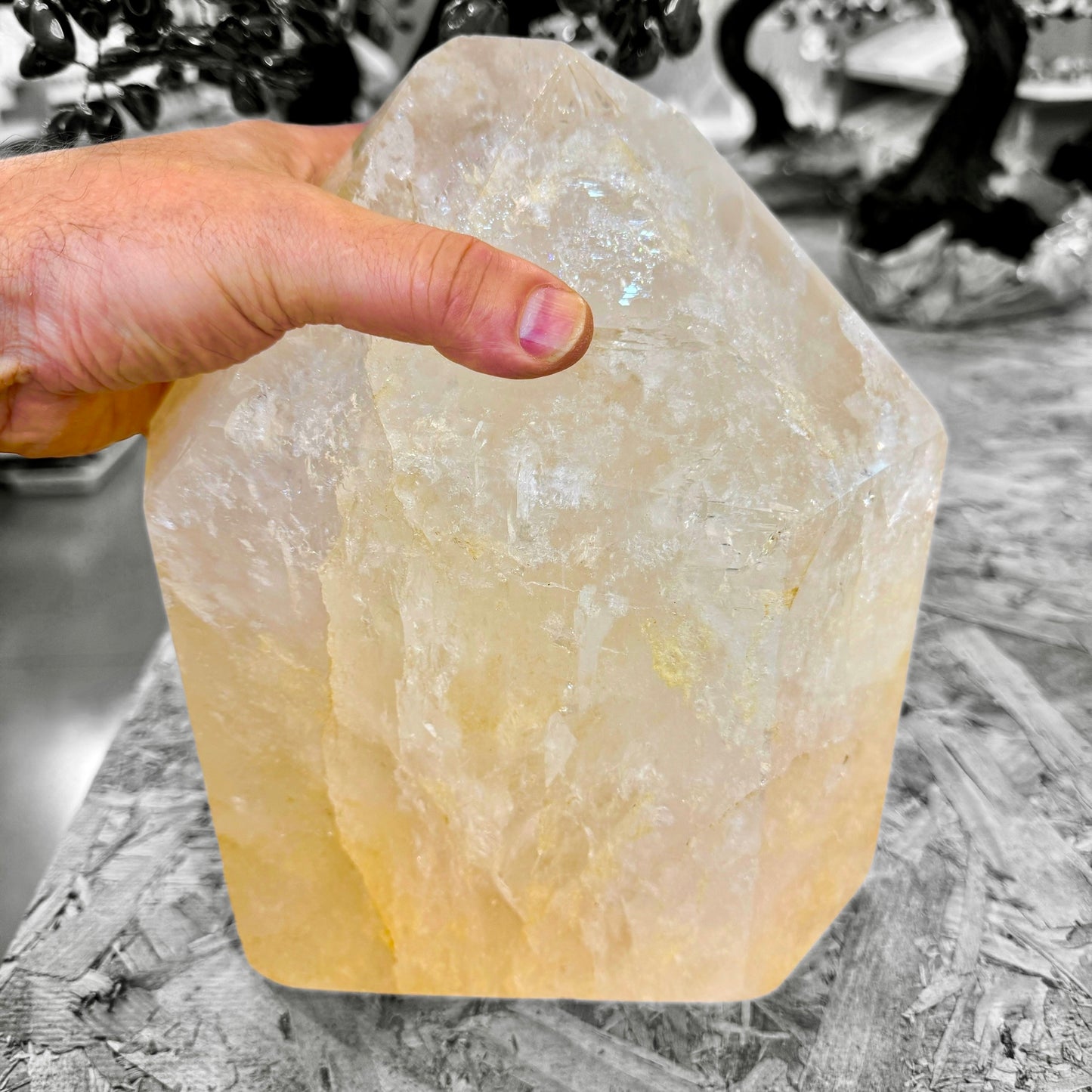 Quartz generating tip of 14.3 kg.