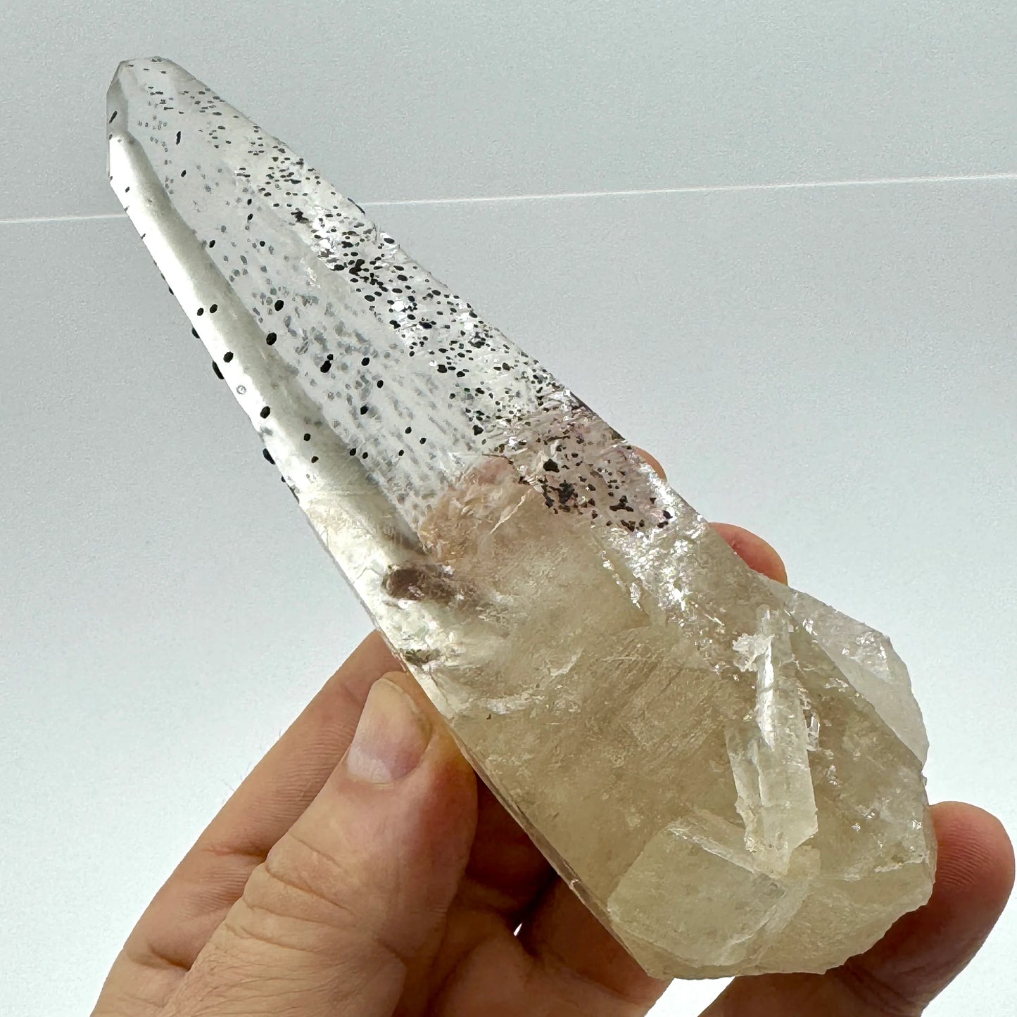 Cuarzo maestro lemuriano con hematitas - MUNAY MINERALES MALLORCA