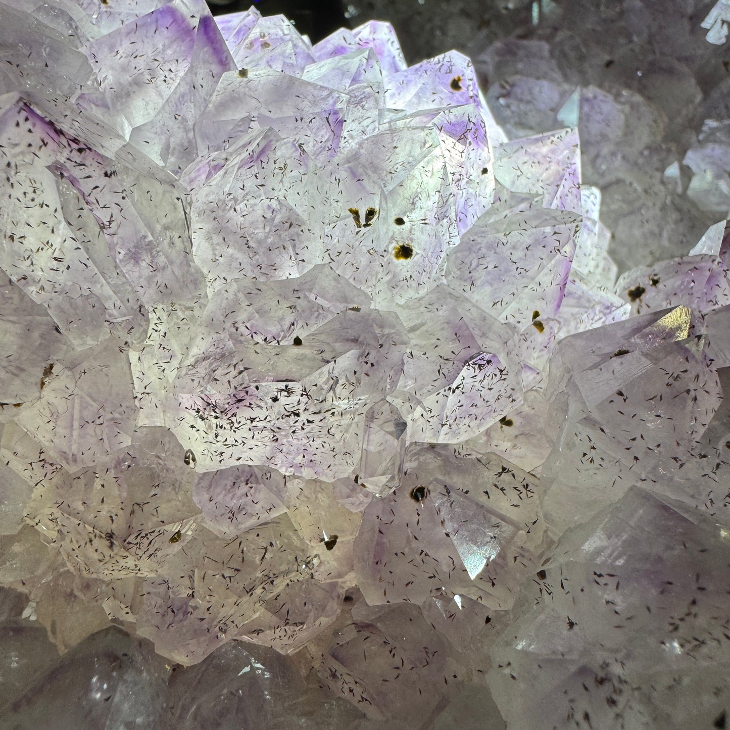 Amethyst druse, 29.5 kg. Munay Minerals, Mallorca