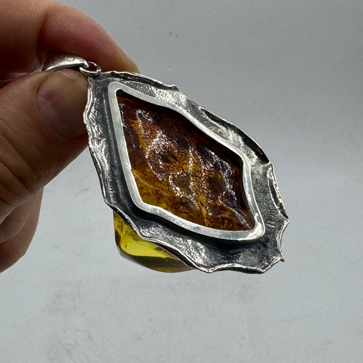 Ámbar báltico colgante en plata de ley