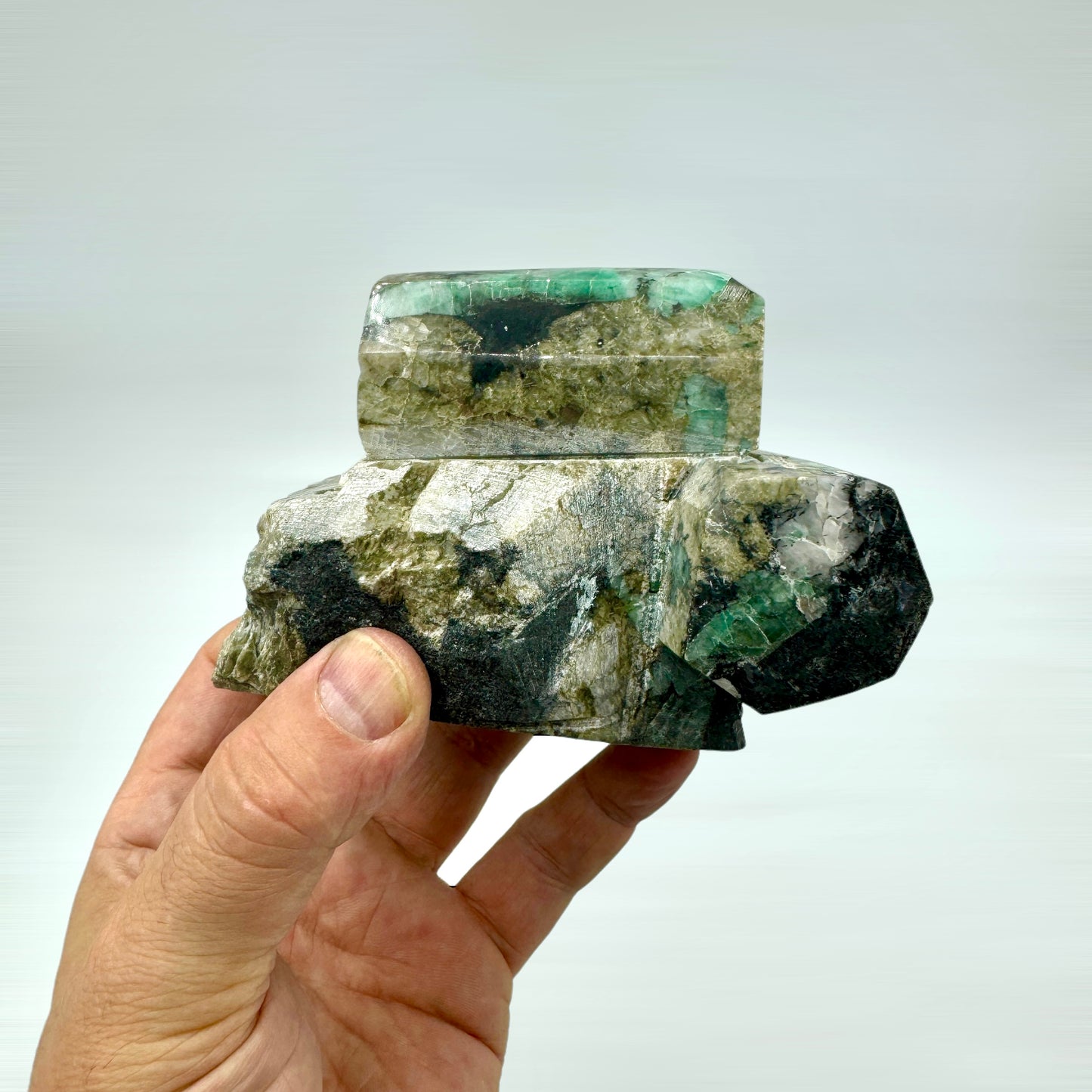 Emerald group in matrix 1 kg.