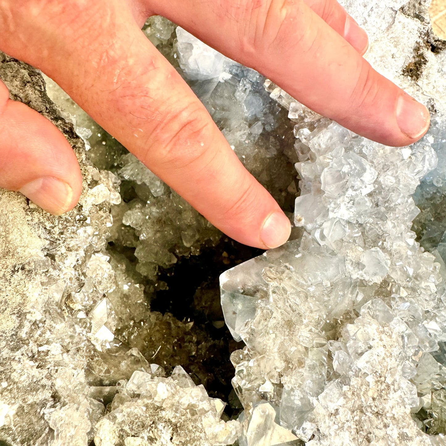 Celestina Celestita geoda gigante 92 kg. la más grande de Europa - MUNAY MINERALES MALLORCA