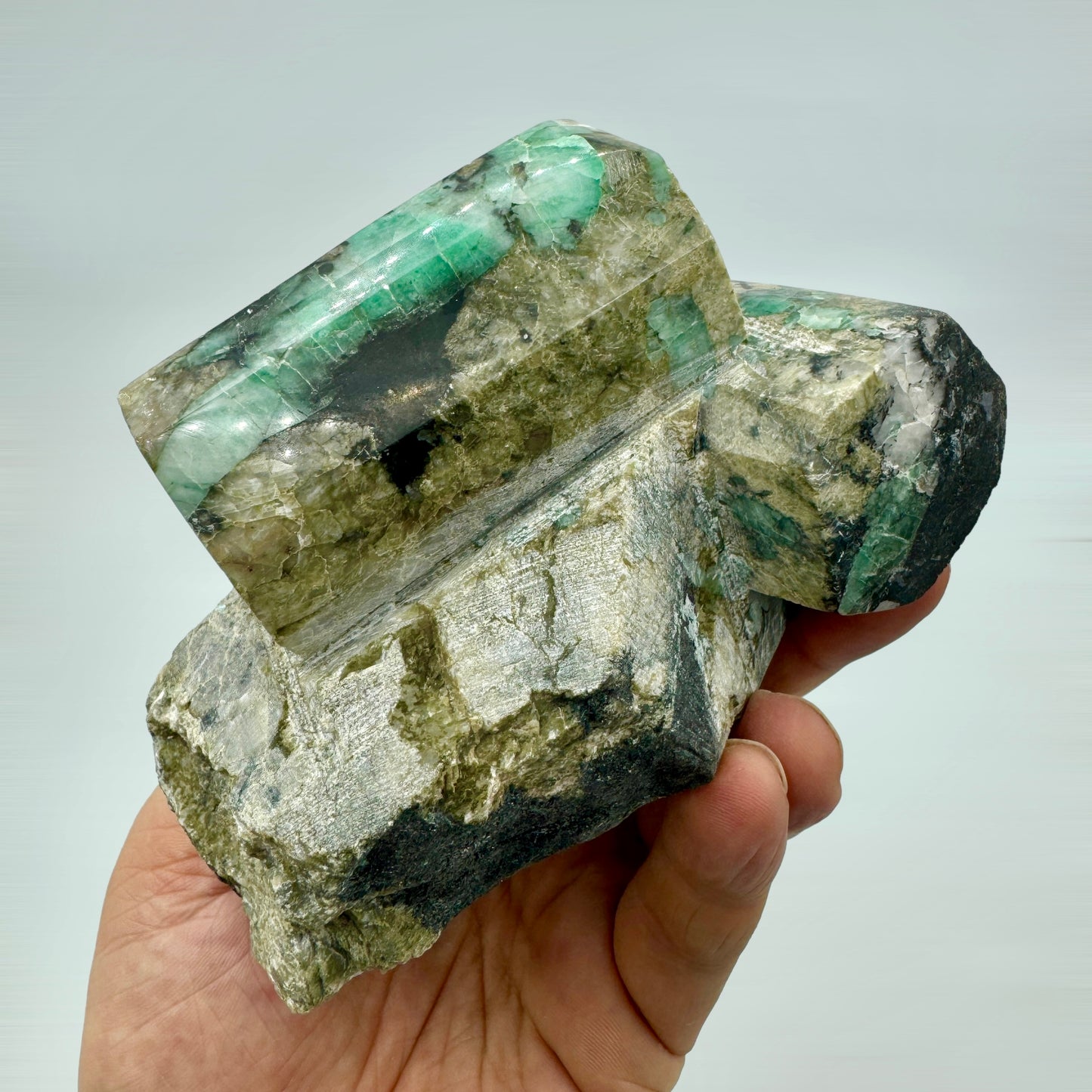 Emerald group in matrix 1 kg.
