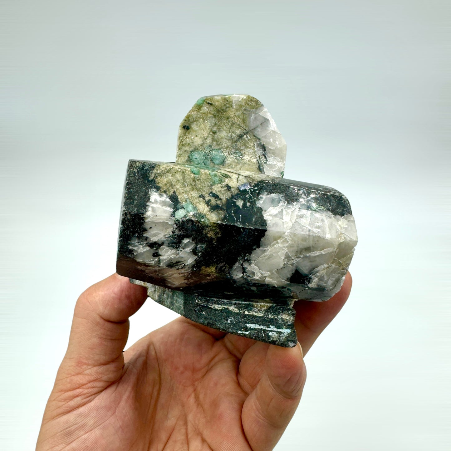 Emerald group in matrix 1 kg.