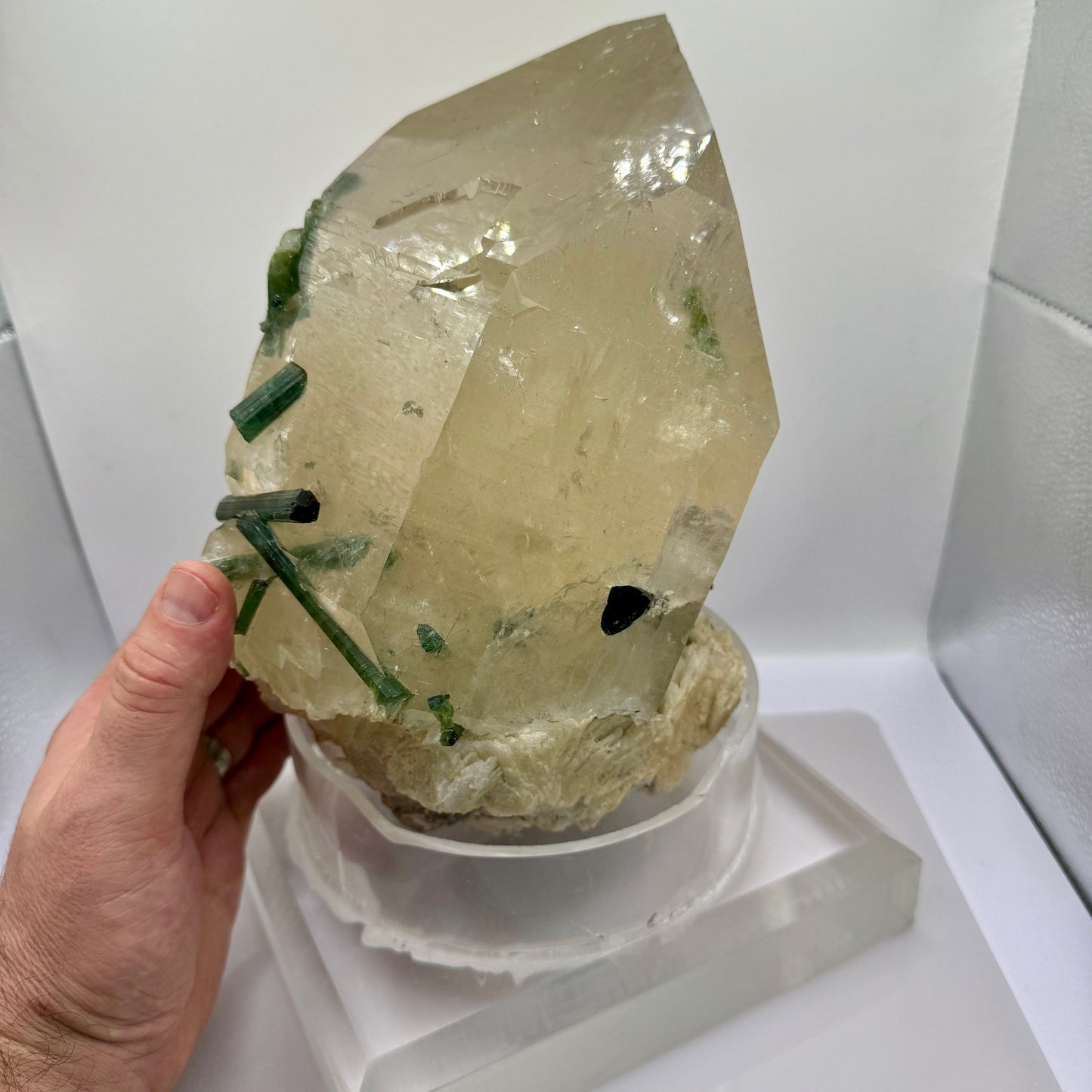 Quartz 8.9 kg with green tourmalines and mica