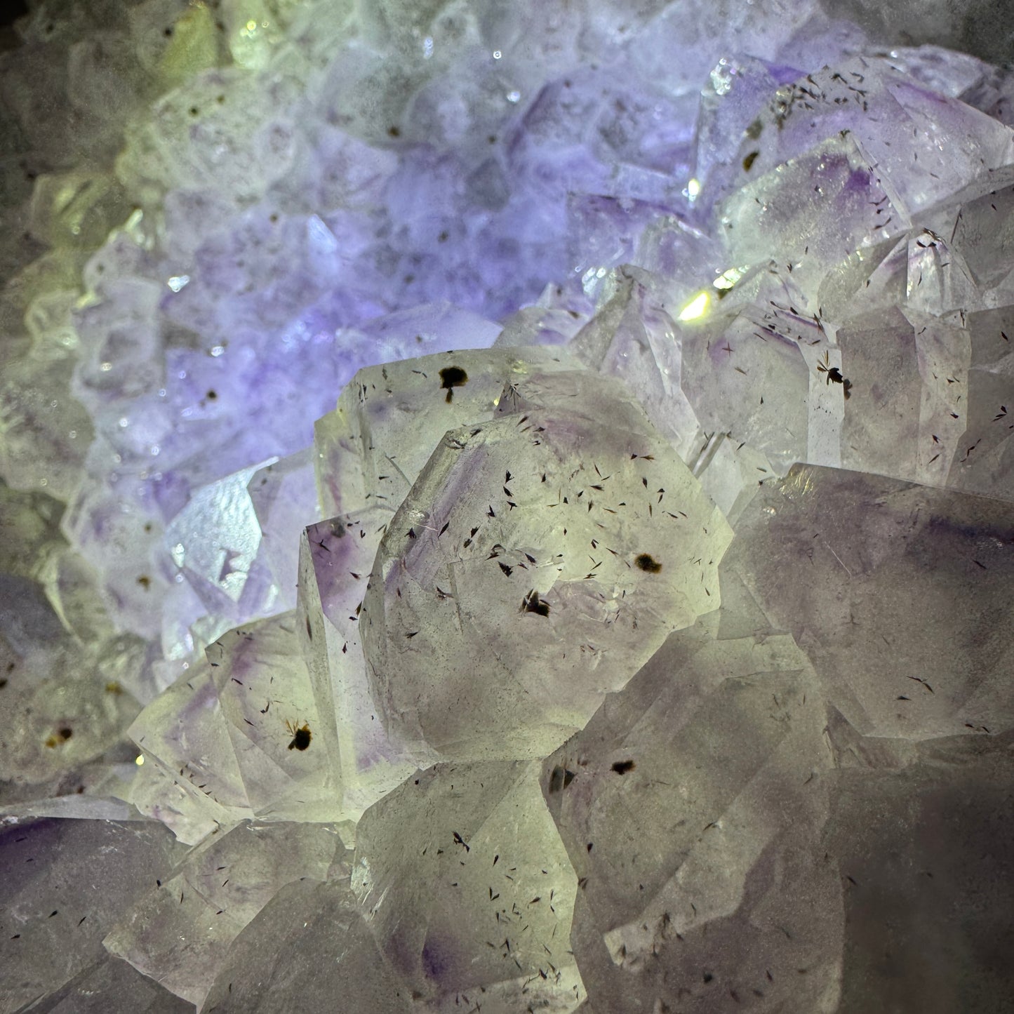 Amethyst druse, 29.5 kg. Munay Minerals, Mallorca