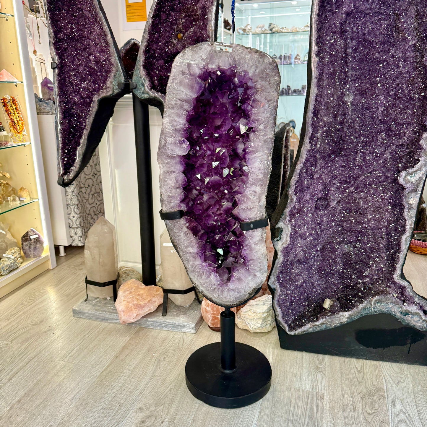 Geoda de amatista base giratoria (Consultar precio)