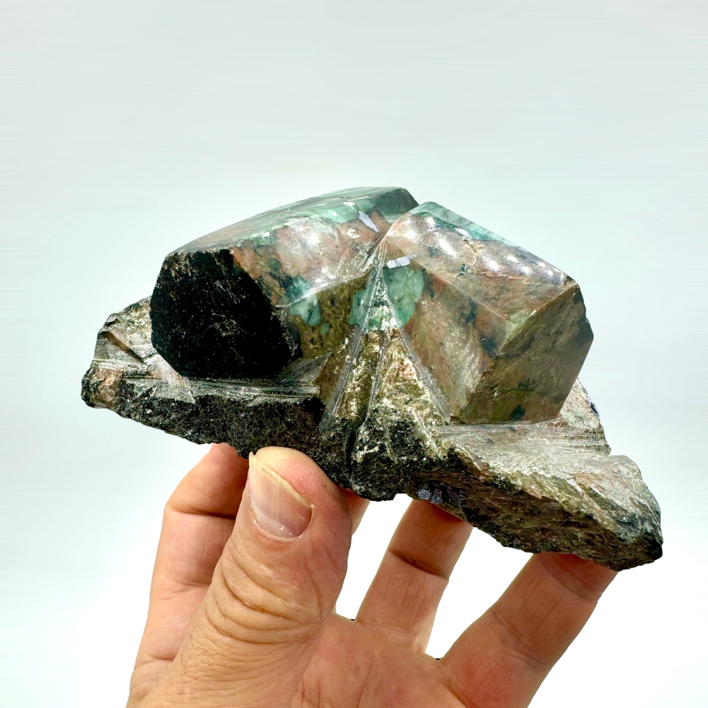 Emerald group on matrix 725 gr.
