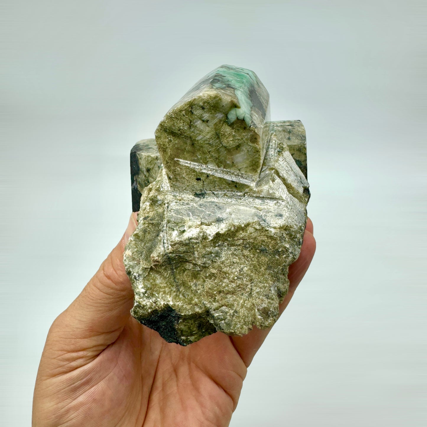 Emerald group in matrix 1 kg.