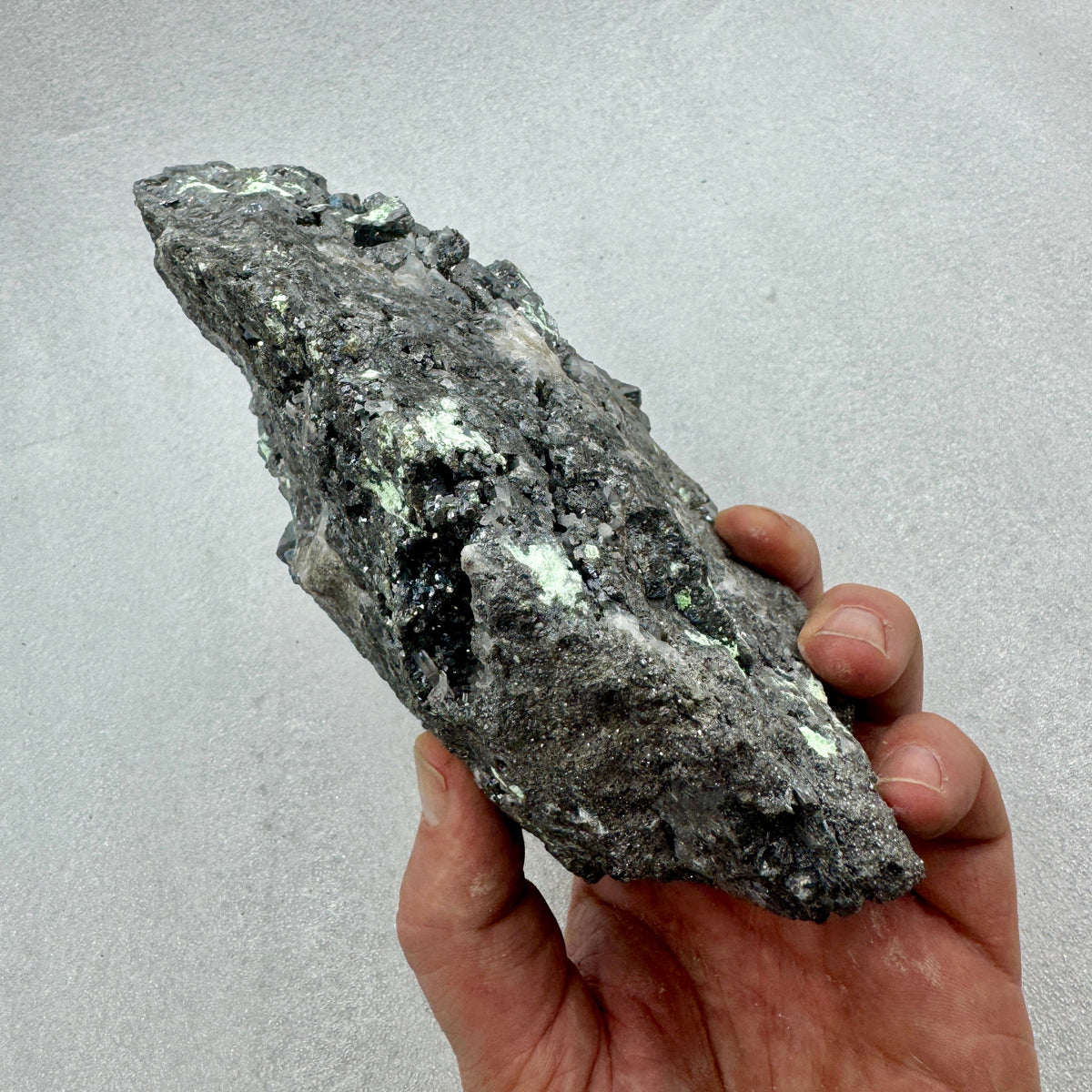 Skutterudita Escuterudita con cuarzo y calcita 4 kg. Munay Minerales Mallorca