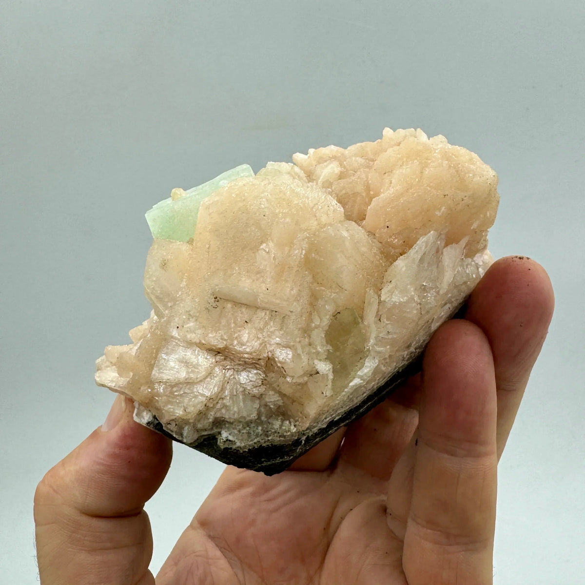 Apofilita verde con estilbita Munay Minerales Mallorca - MUNAY MINERALES MALLORCA