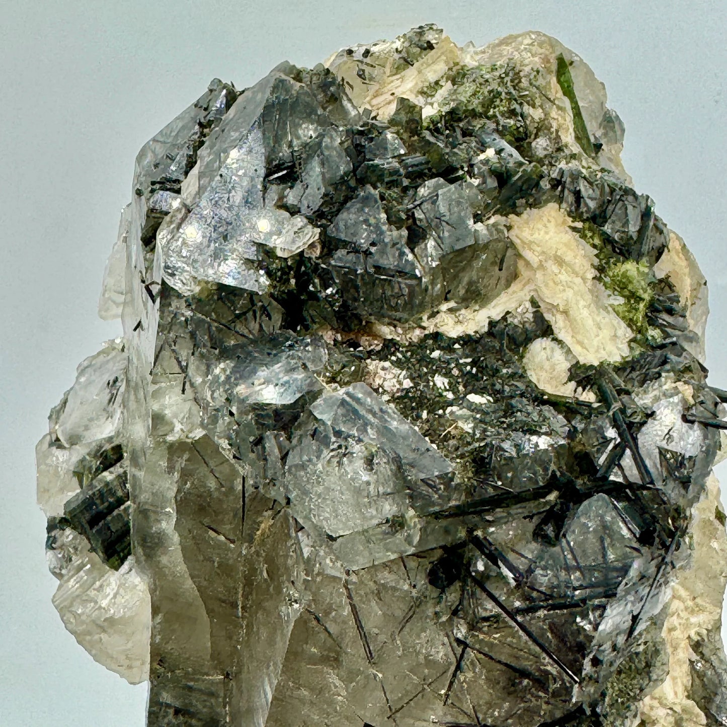 Cuarzo con turmalinas negras y verdes 3 kg. - MUNAY MINERALES MALLORCA