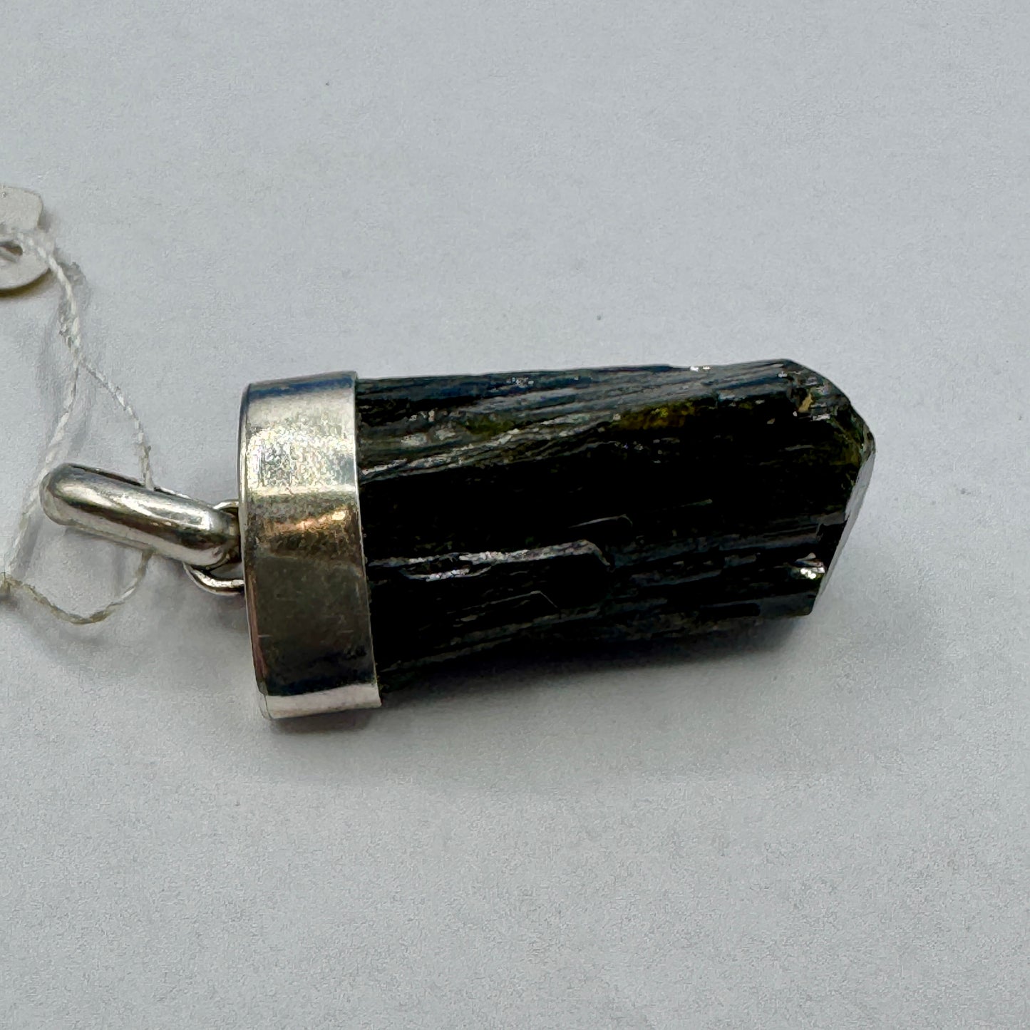 Epidota colgante en plata de ley