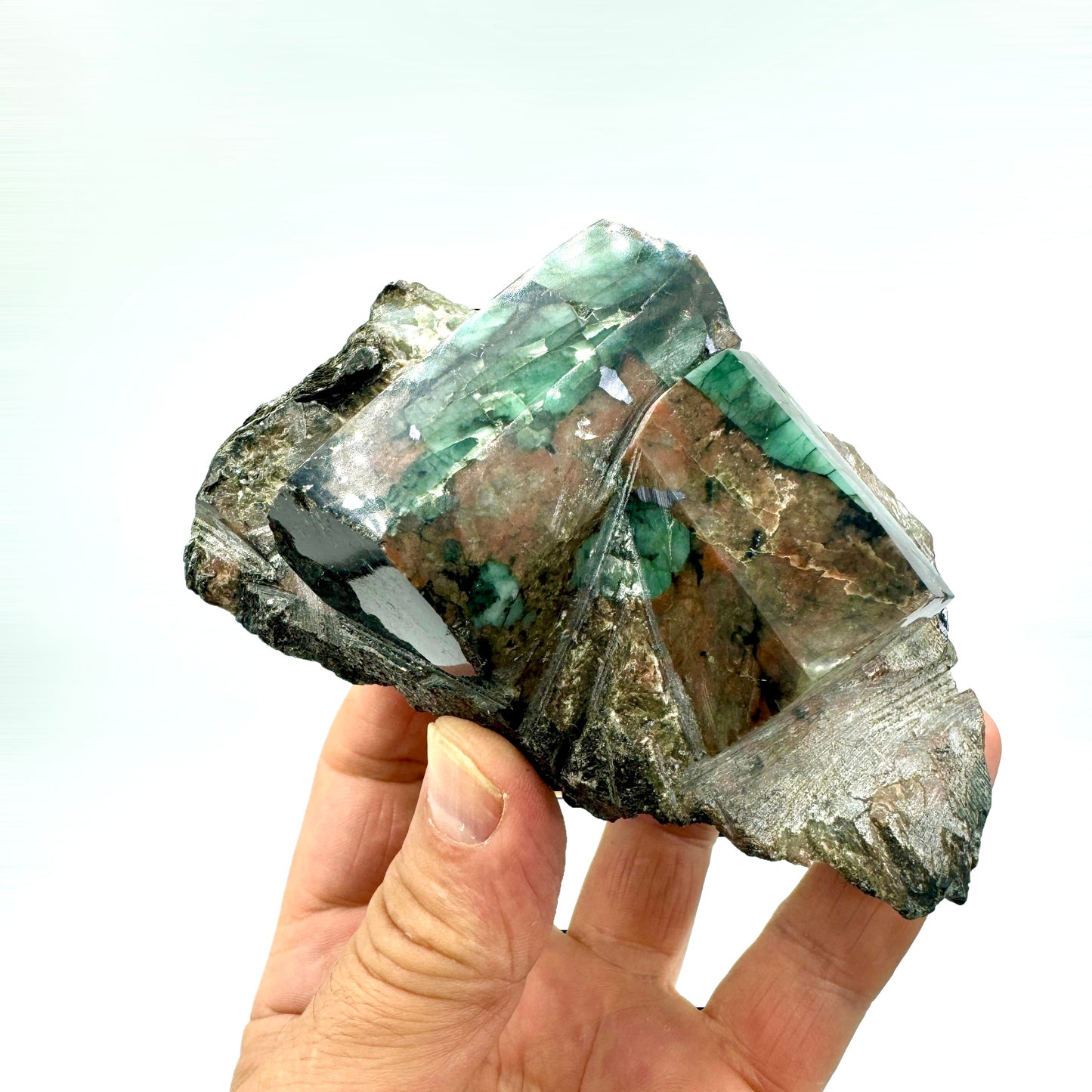 Emerald group on matrix 725 gr.