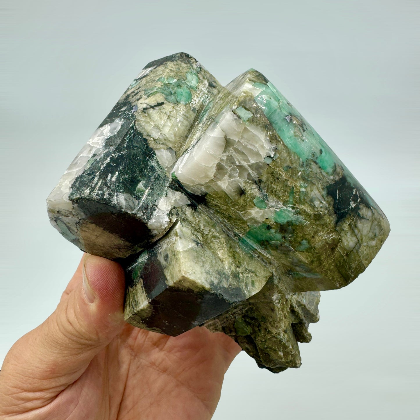 Emerald group in matrix 1 kg.
