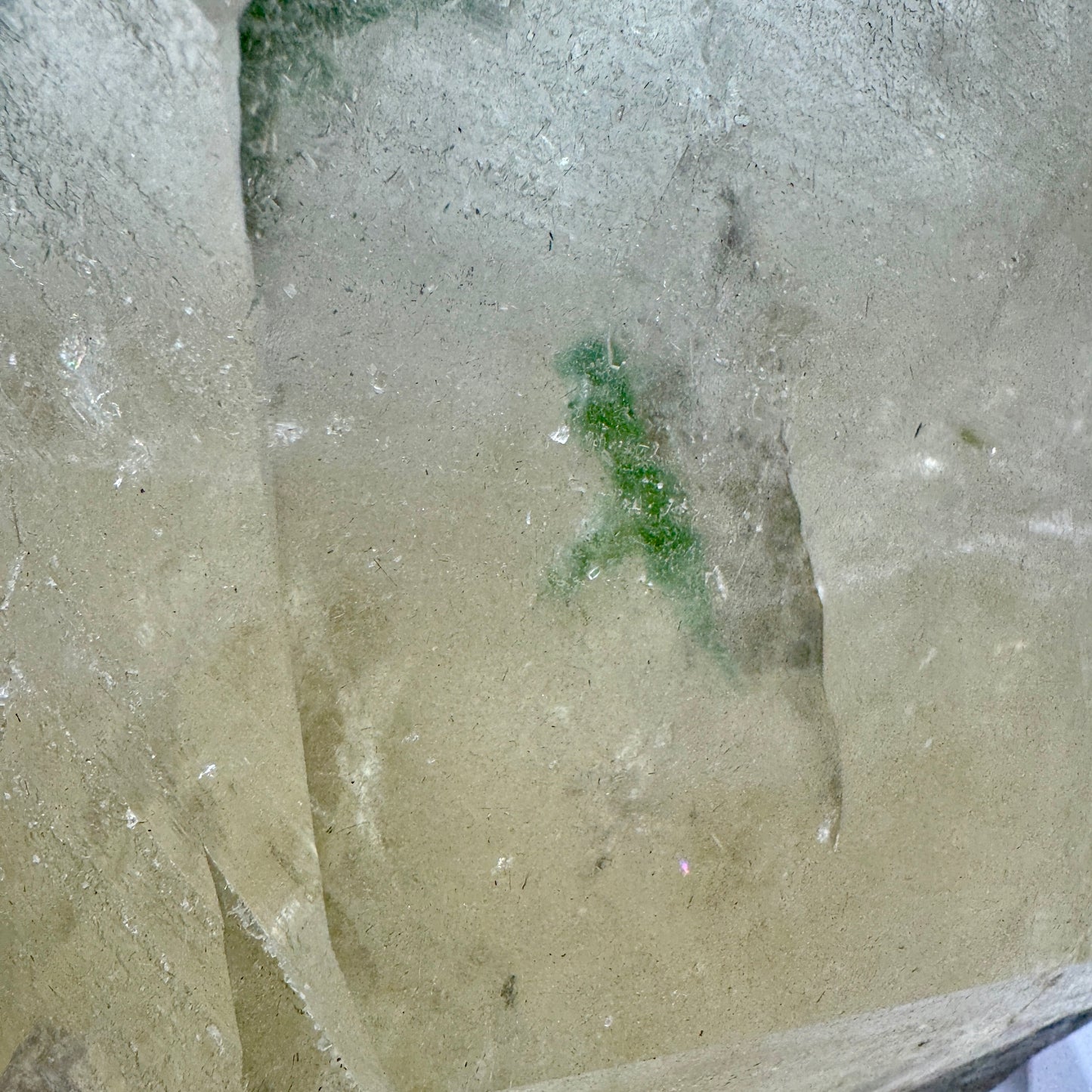Quartz 8.9 kg with green tourmalines and mica