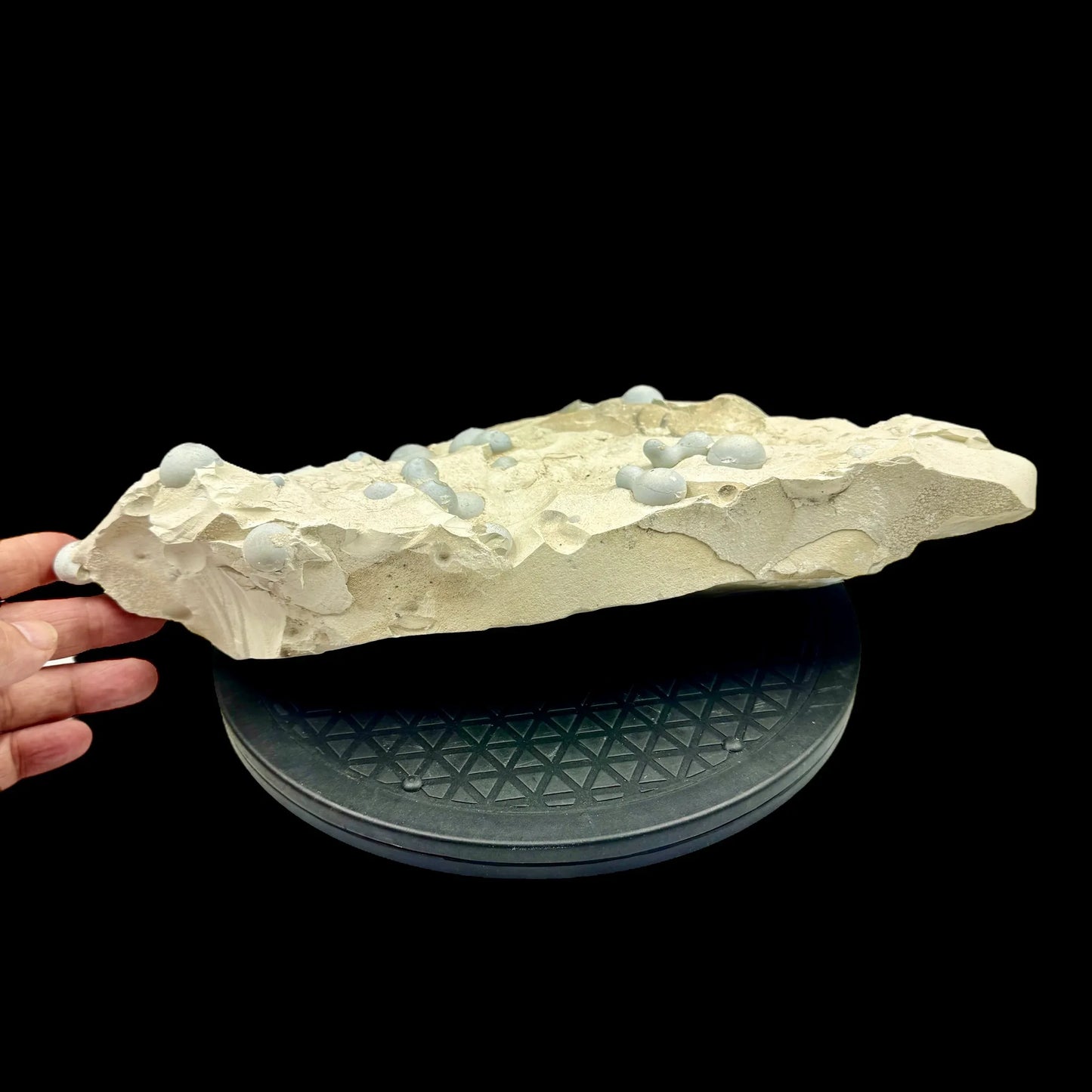 Ópalo menilito menilita grupo en matriz - MUNAY MINERALES MALLORCA