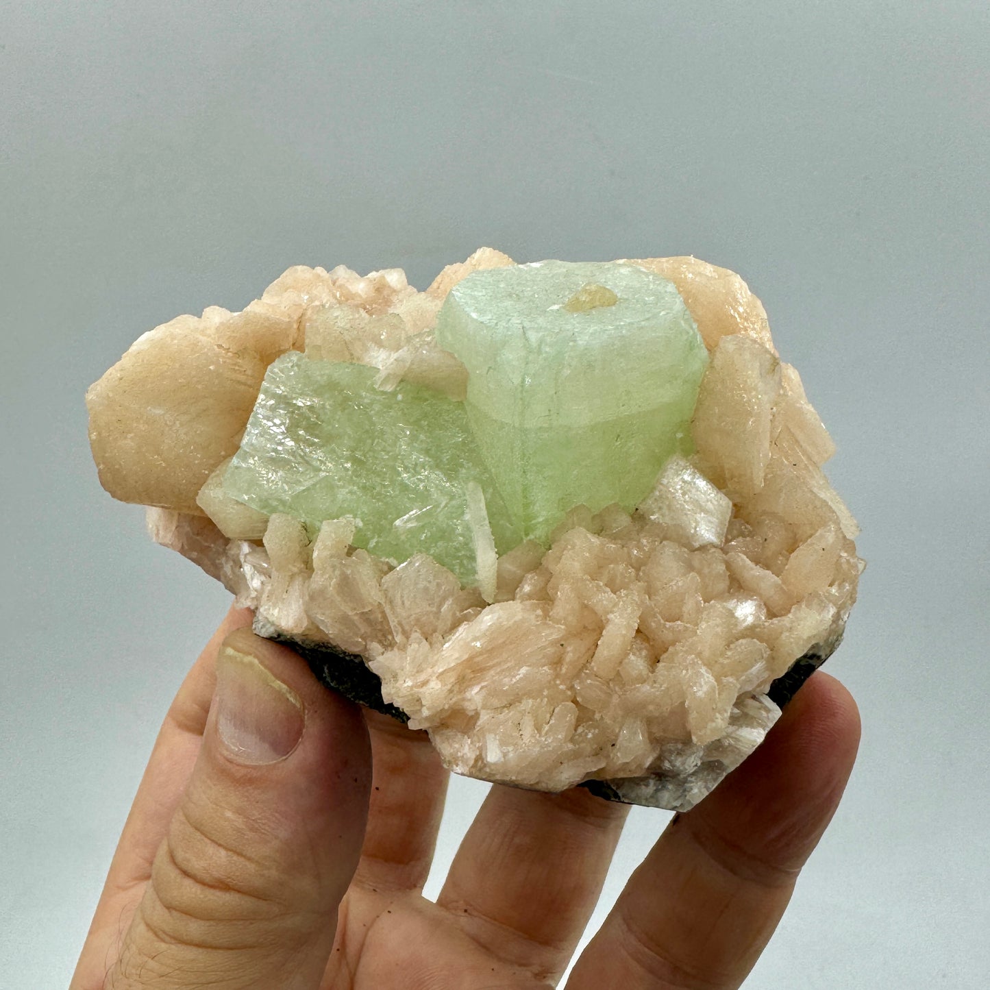 Apofilita verde con estilbita Munay Minerales Mallorca