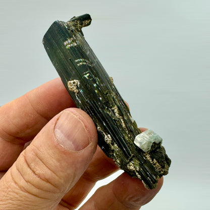 Turmalina verde con mica Munay Minerales Mallorca