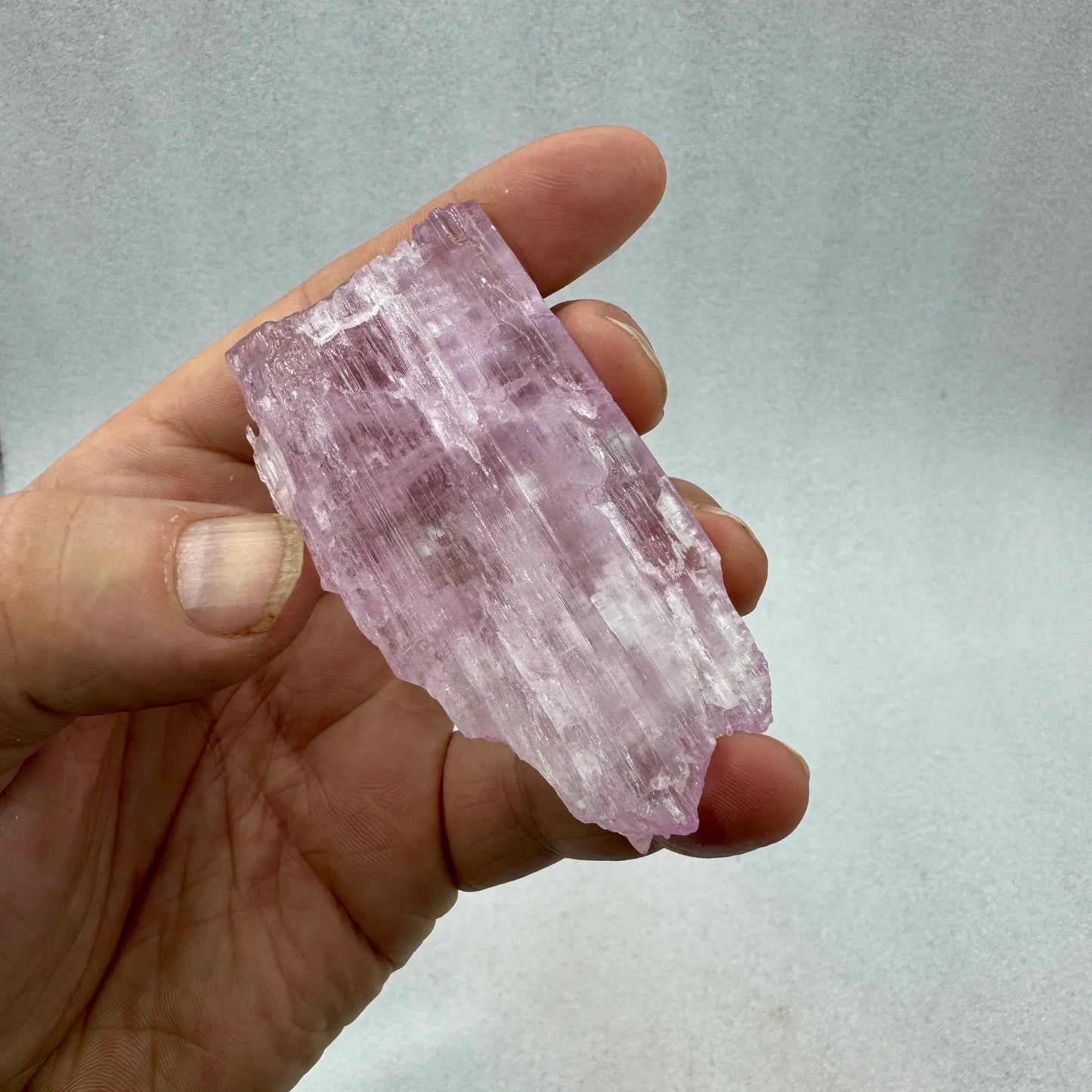 Kunzita espodumena de Afganistán - MUNAY MINERALES MALLORCA