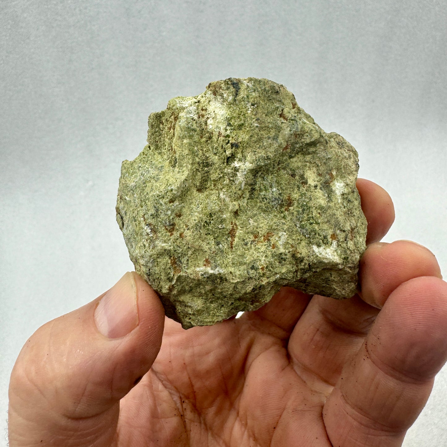 Grupo granate verde demantoide en matriz