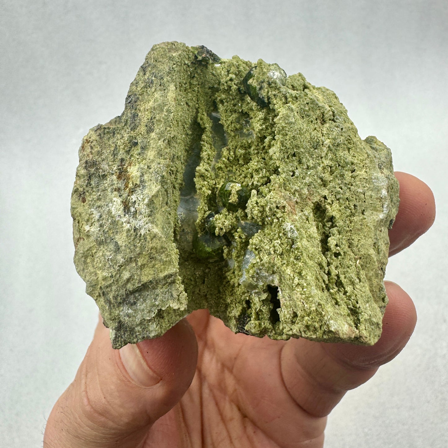 Grupo granate verde demantoide en matriz