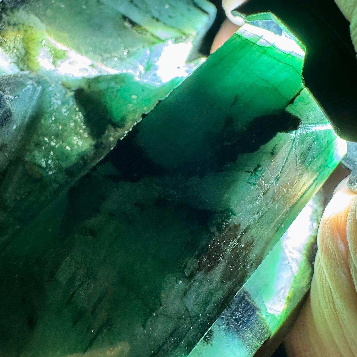 Esmeralda talla indígena 13,1 kg.