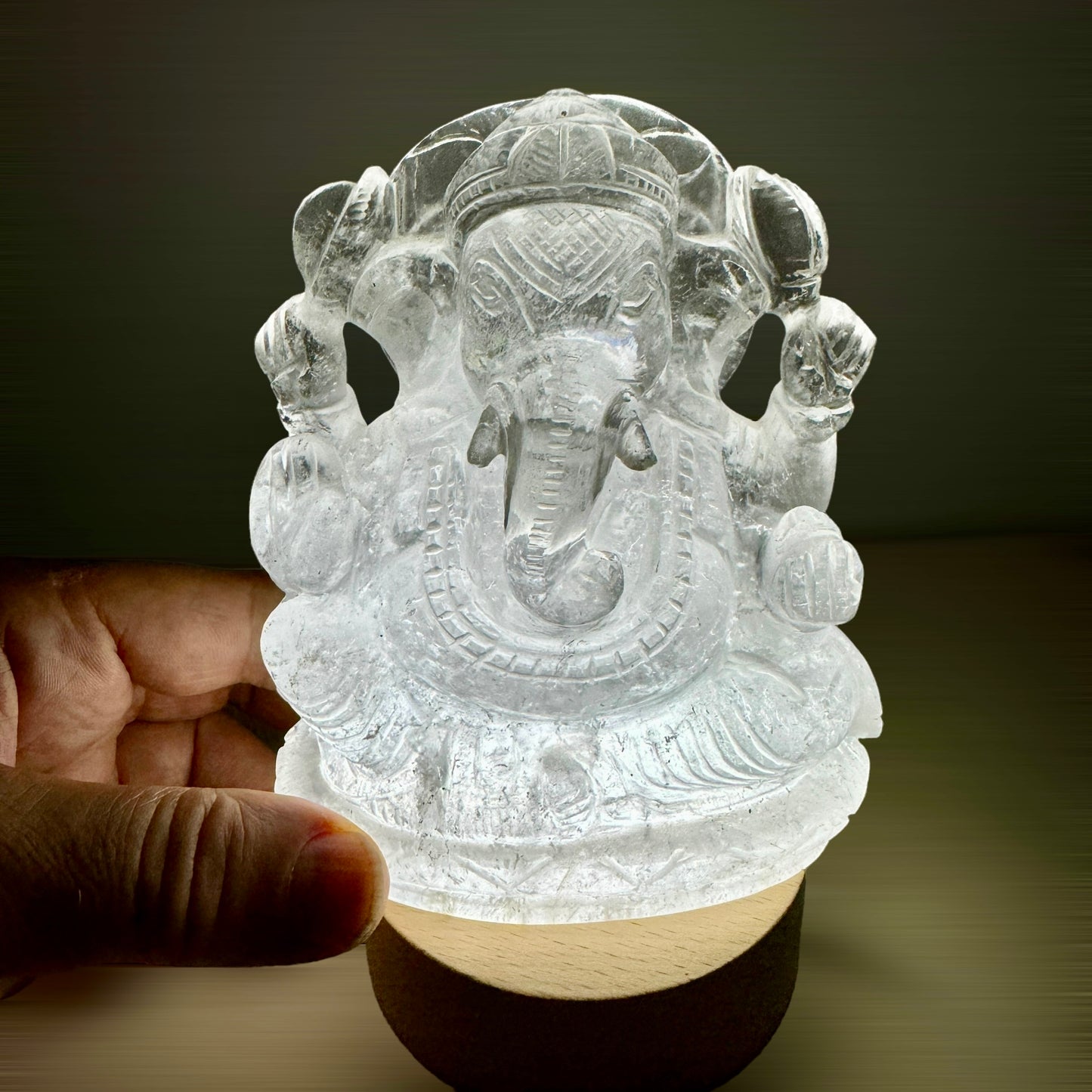 GANESHA TALLADA EN CUARZO HIMALAYA 1 kg.