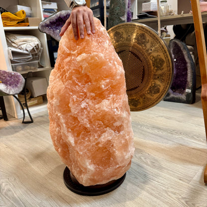 Himalayan salt lamp 87.4 kg.