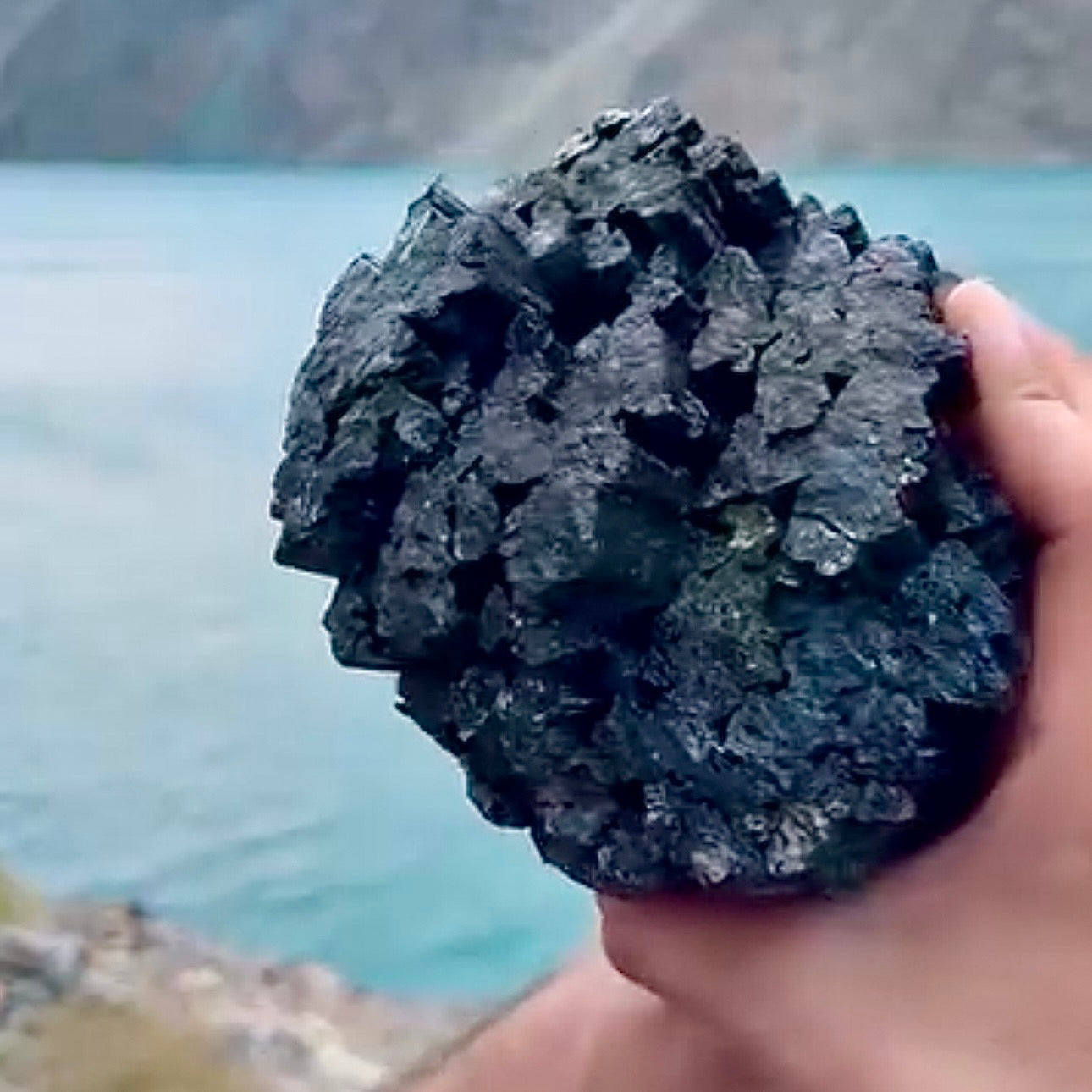 Turmalina negra 4,8 kg.