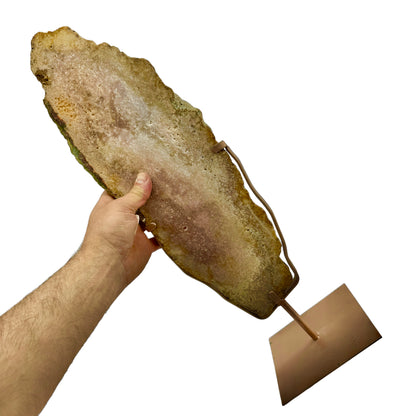Amatista rosa en base metálica 3,8 kg.