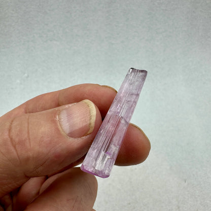 Kunzita semi pulida espodumena de Afganistán - MUNAY MINERALES MALLORCA