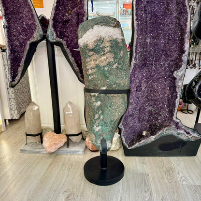 Amethyst geode rotating base (Check price)