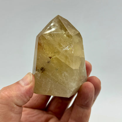 Citrino natural pulido 245 g.