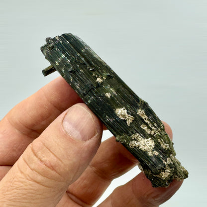 Turmalina verde con mica Munay Minerales Mallorca
