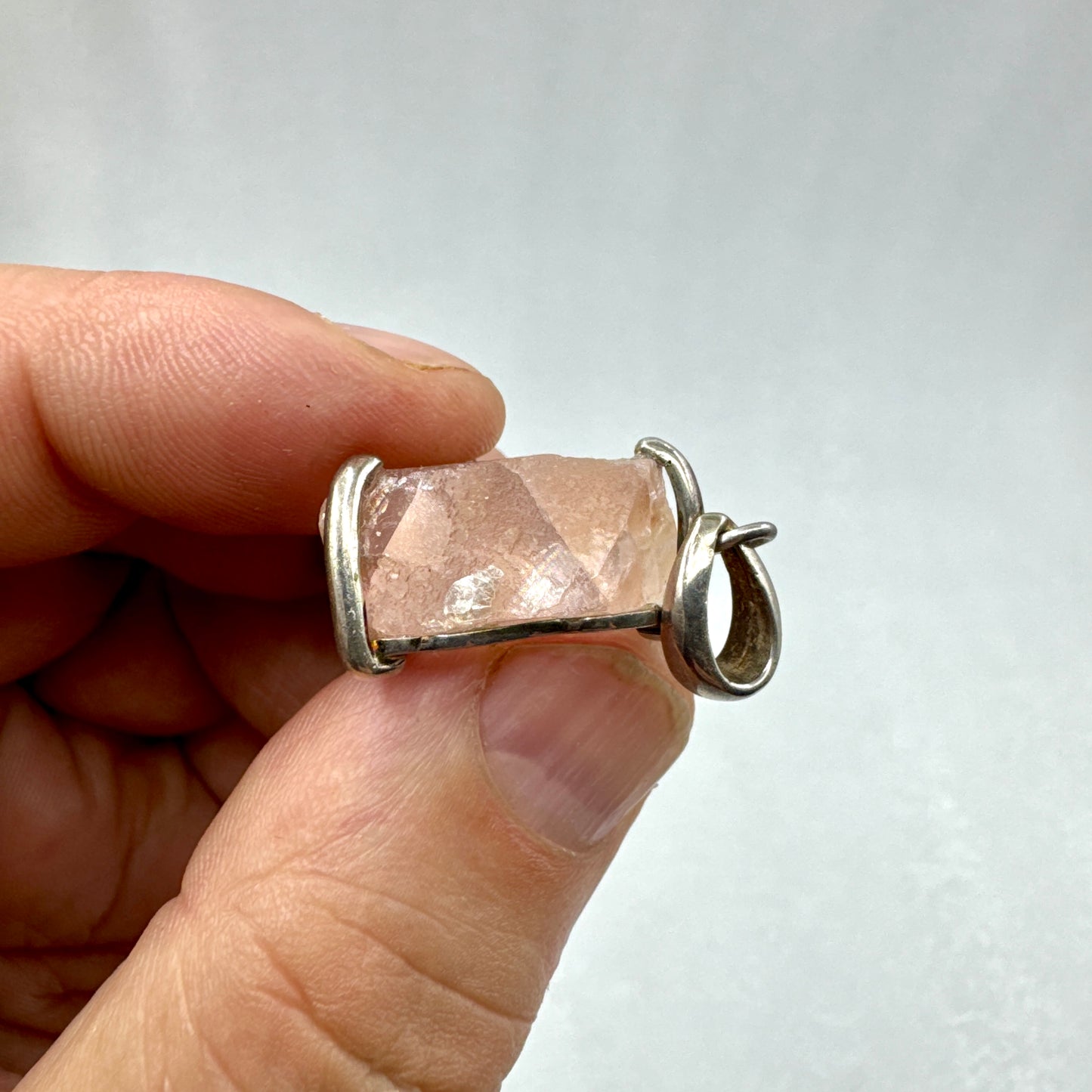 Fluorita rosa colgante en plata de ley