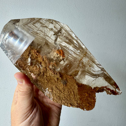 Cuarzo maestro chamánico con pirita, cobre y lodolita
