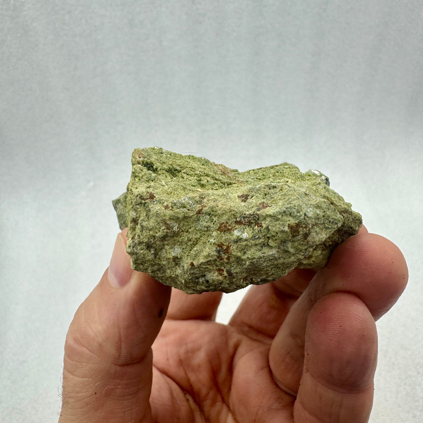 Grupo granate verde demantoide en matriz