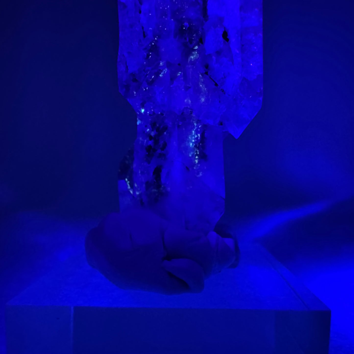 Cuarzo cetro hidrocarburos fluorescente