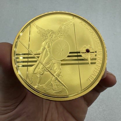 Medalla color oro Arcángeles con granate rojo Munay Minerales Mallorca