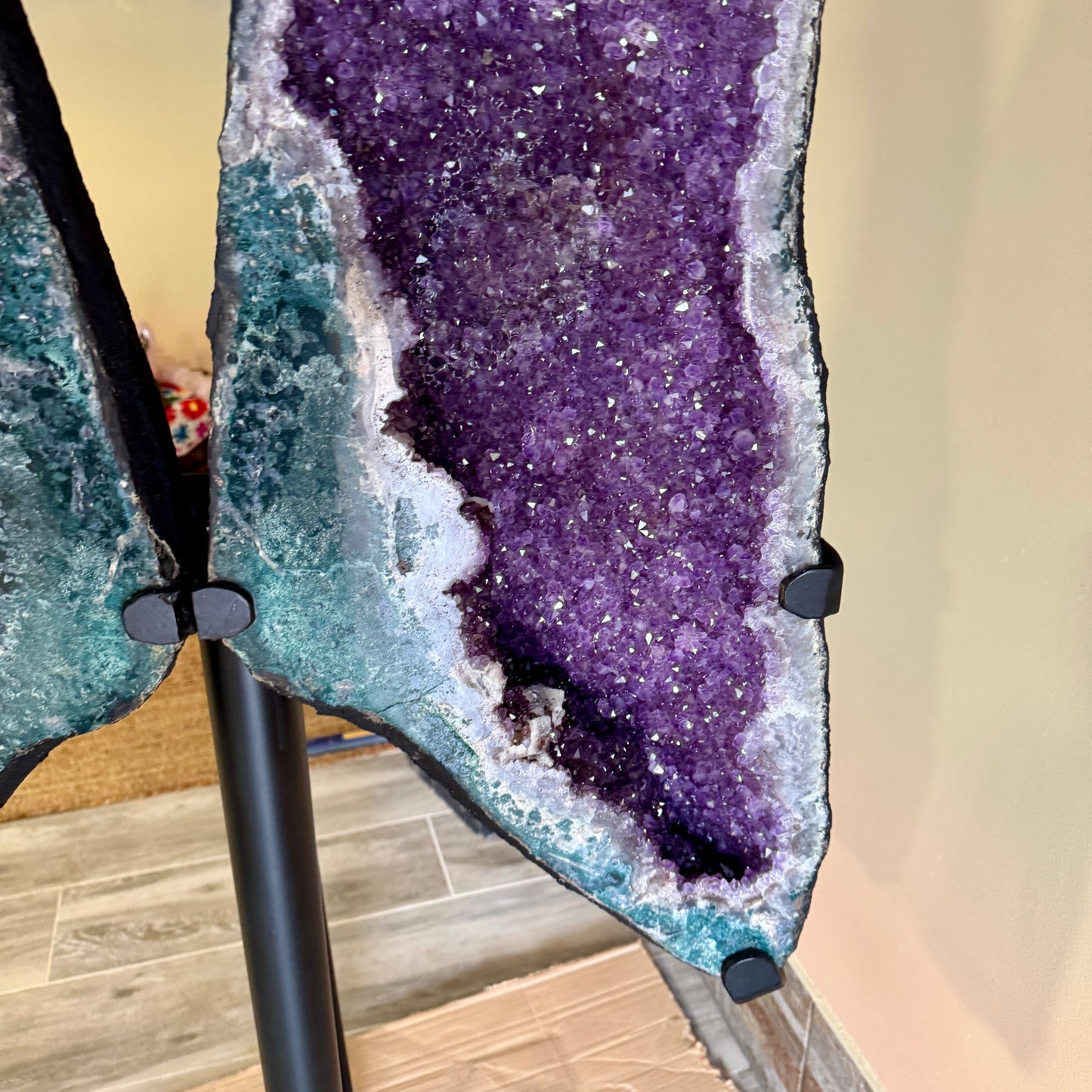 Geoda de amatista alas de ángel mariposa 110 kg. (Consultar precio)