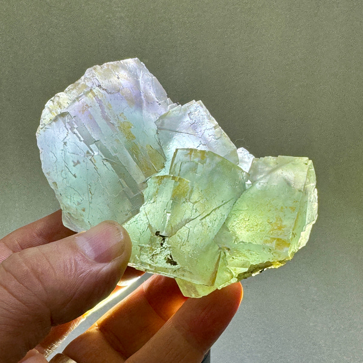 Fluorita cúbica grupo verde violeta púrpura