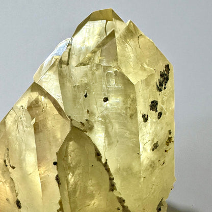 Citrino catedral natural Record keeper con hematitas y mica 13,1 kg.