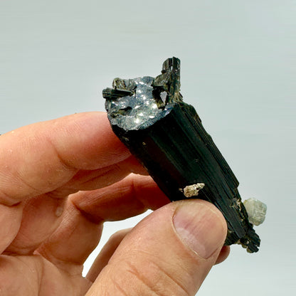 Turmalina verde con mica Munay Minerales Mallorca